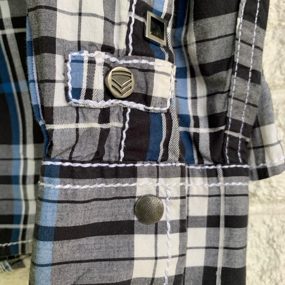 Modern Western Pearl Snap Button Shirt - Picture 3 of 4